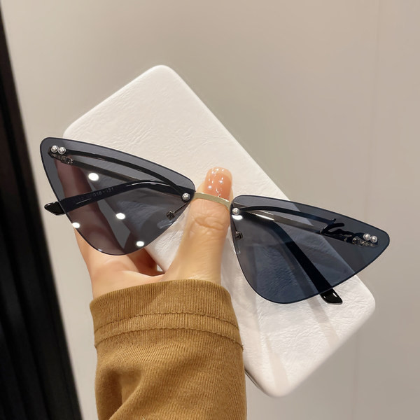 UV-kaitsega ja õhukeste raamidega naiste päikeseprillid