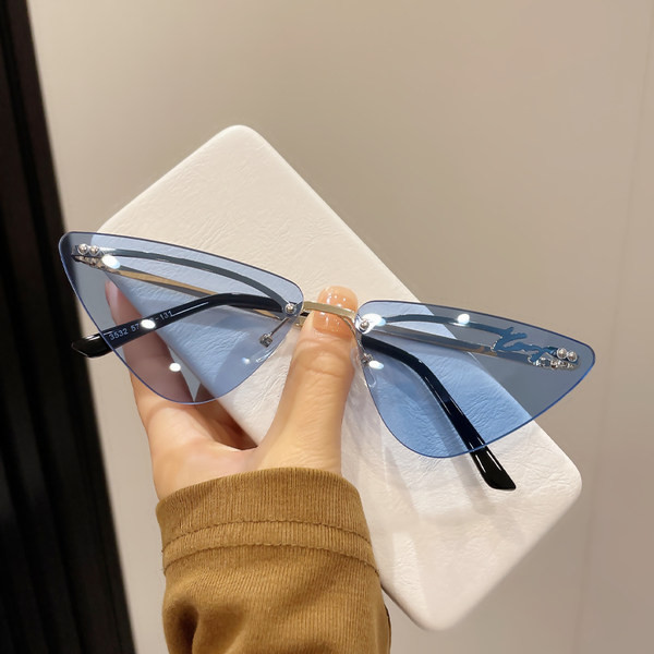 UV-kaitsega ja õhukeste raamidega naiste päikeseprillid
