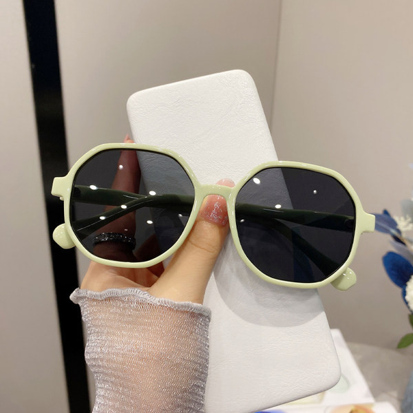 Naujo modelio akiniai nuo saulės moterims - retro stiliaus