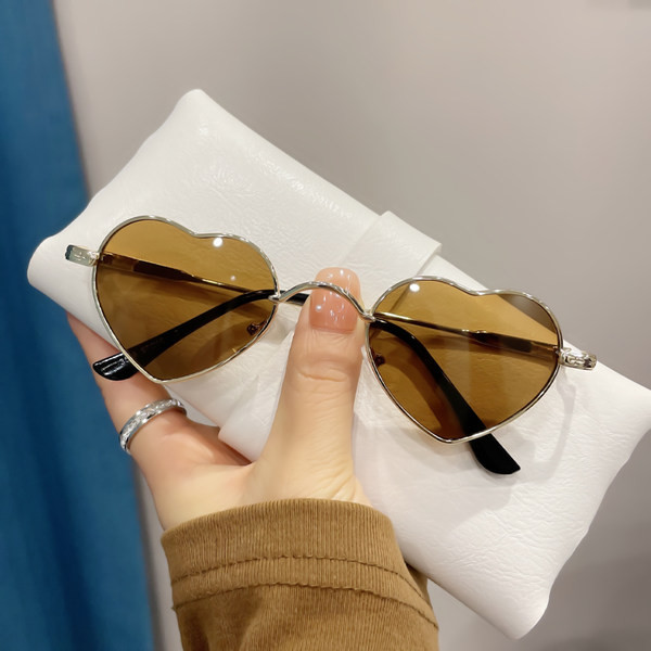 Naiste moodsad mitmes värvitoonis südamekujulised prillid