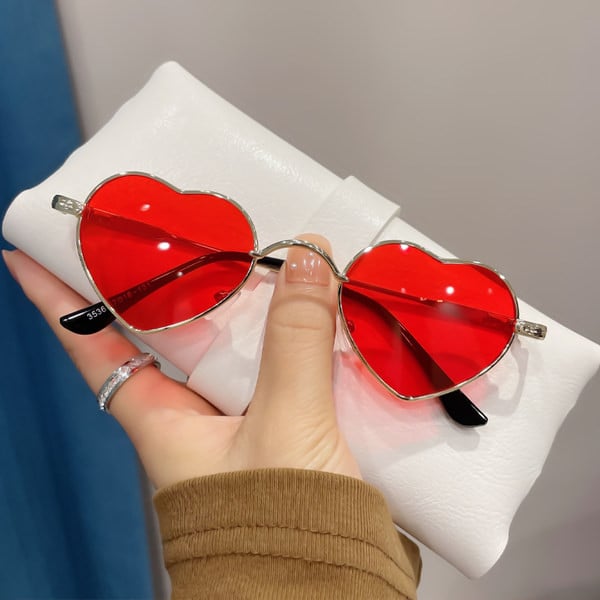 Naiste moodsad mitmes värvitoonis südamekujulised prillid