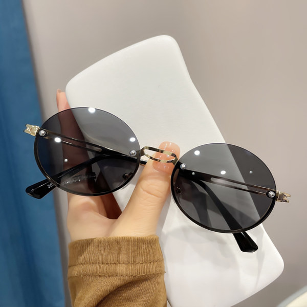 Ümmargused õhukeste raamidega prillid