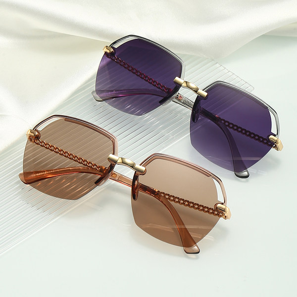 Stilingi moteriški akiniai nuo saulės metaliniais rėmeliais