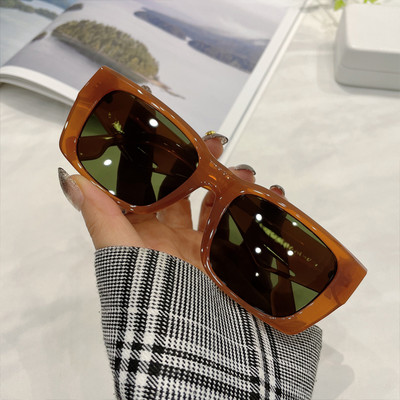 Ορθογώνια γυναικεία γυαλιά ηλίου