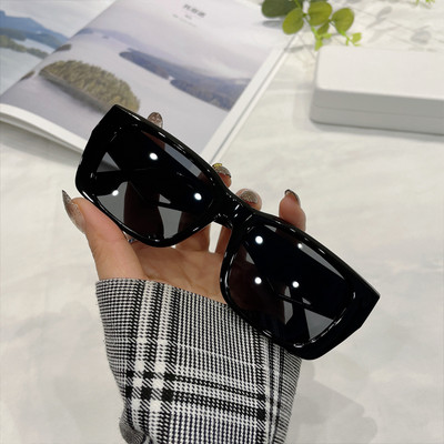 Ορθογώνια γυναικεία γυαλιά ηλίου