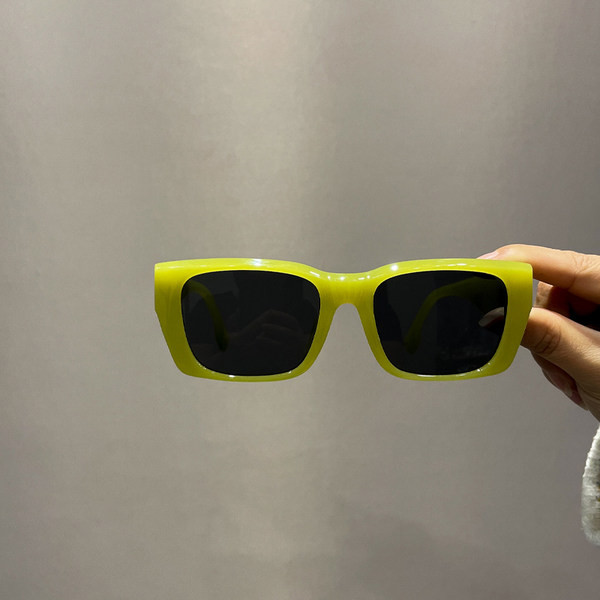 Ορθογώνια γυναικεία γυαλιά ηλίου