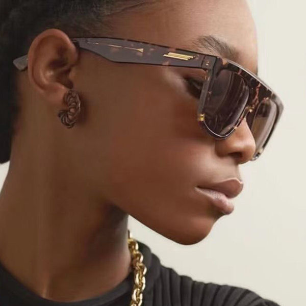 Kandilise kujuga ja UV-kaitsega naiste prillid