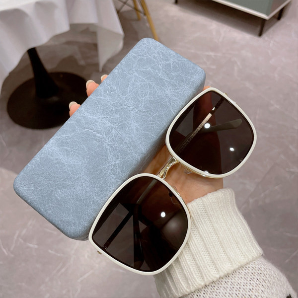 Moderne ženske četvrtaste naočale