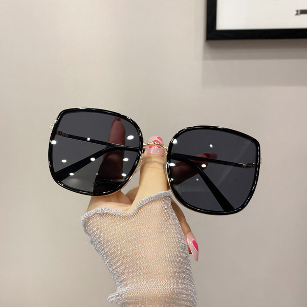 Moderne ženske četvrtaste naočale