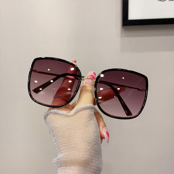 Moderne ženske četvrtaste naočale