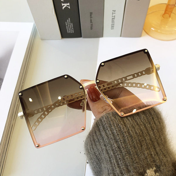 Moodsad naiste kandilised prillid