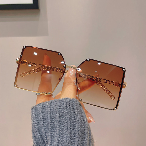 Moodsad naiste kandilised prillid