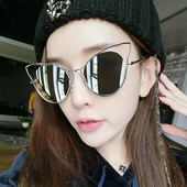 Ženske sunčane naočale s okruglim staklima i tankim metalnim okvirom