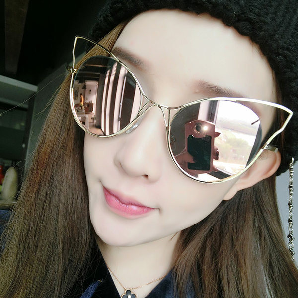 Ženske sunčane naočale s okruglim staklima i tankim metalnim okvirom