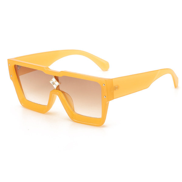 Moodsad naiste päikeseprillid mitmes värvitoonis