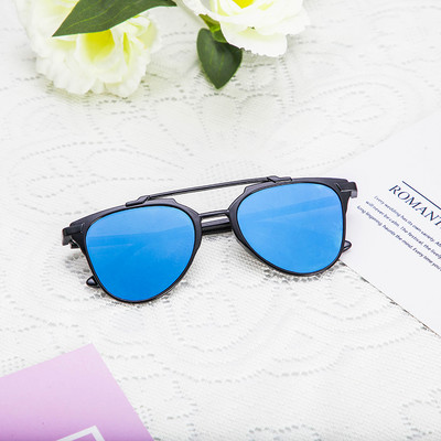 Naiste värviliste klaasidega retroprillid