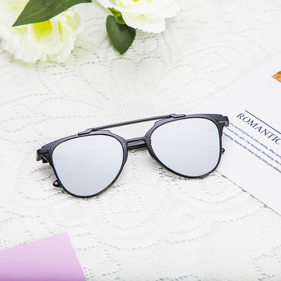 Naiste värviliste klaasidega retroprillid