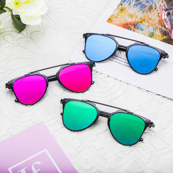 Naiste värviliste klaasidega retroprillid