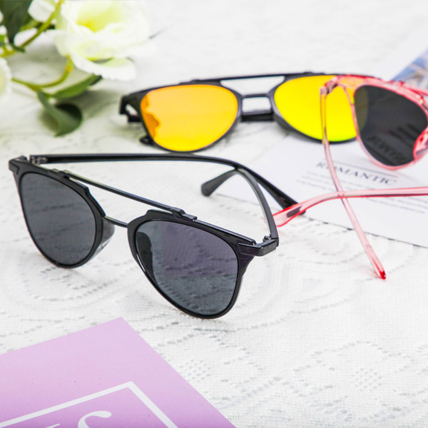 Naiste värviliste klaasidega retroprillid