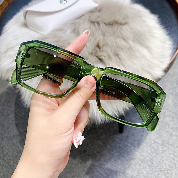 Μοντέρνα γυναικεία γυαλιά με ορθογώνιο σχήμα και φαρδύ πλαστικό σκελετό