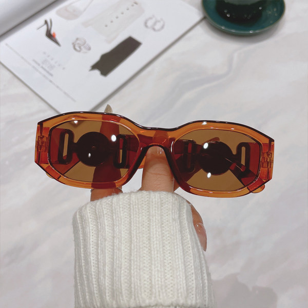 Moodsad laia raamiga naiste prillid – mitut värvi