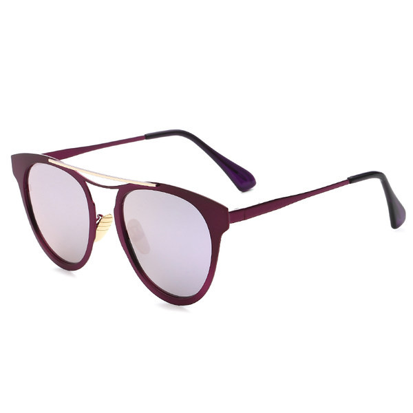 Värviliste raamidega päikeseprillid