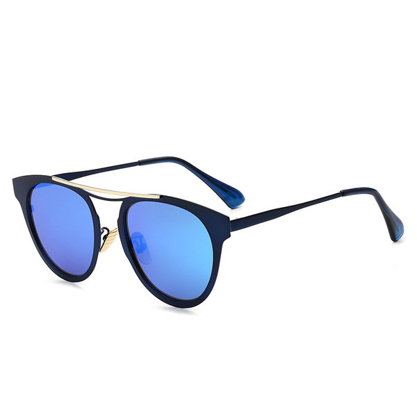 Värviliste raamidega päikeseprillid