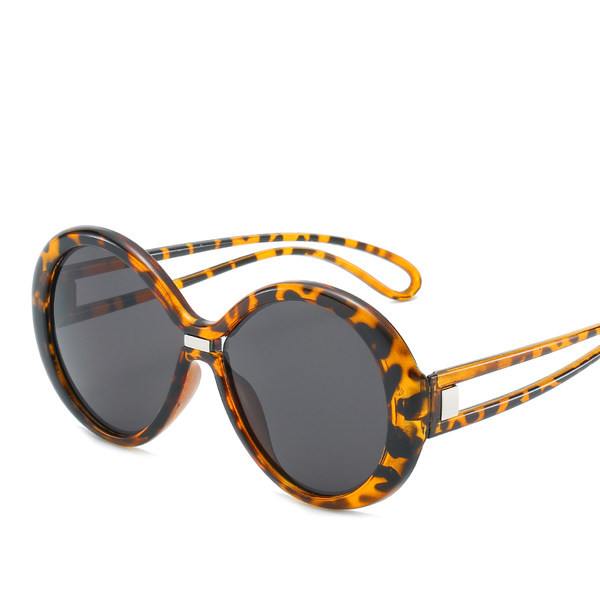 Novi model ženskih sunčanih naočala okruglog oblika