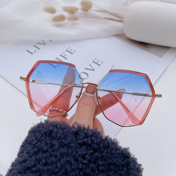 Γυναικεία μοντέρνα γυαλιά με χρωματιστά γυαλιά και σκελετό