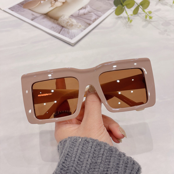 Καθημερινά γυναικεία γυαλιά ηλίου με προστασία UV - φαρδύς σκελετός