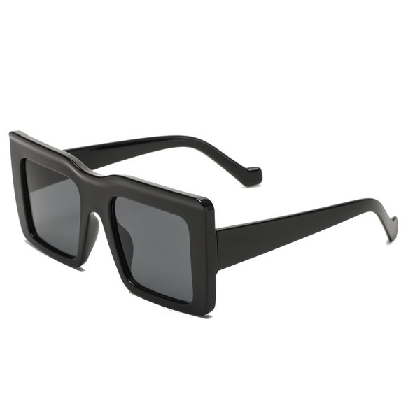 Καθημερινά γυναικεία γυαλιά ηλίου με προστασία UV - φαρδύς σκελετός