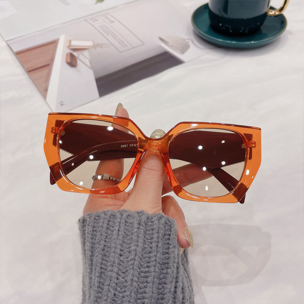 Naiste ümarad prillid – mitmes värvitoonis