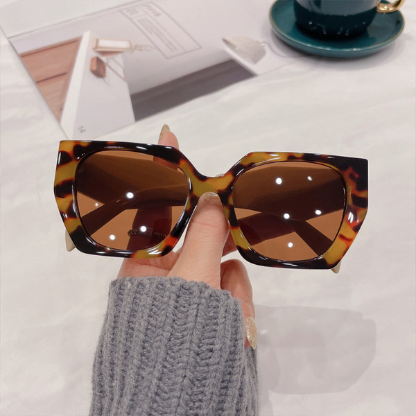 Naiste ümarad prillid – mitmes värvitoonis