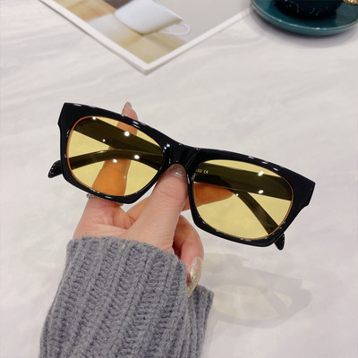 Plastikust värviliste raamidega naiste prillid