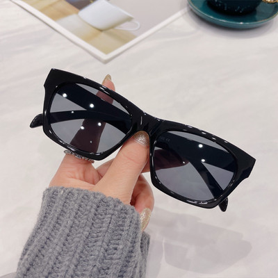 Plastikust värviliste raamidega naiste prillid