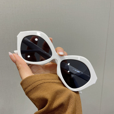 Naiste päikeseprillid mitmes värvitoonis