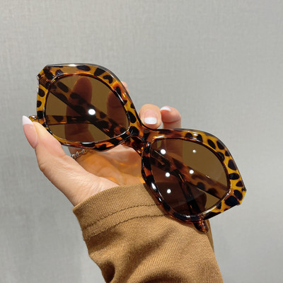 Naiste päikeseprillid mitmes värvitoonis