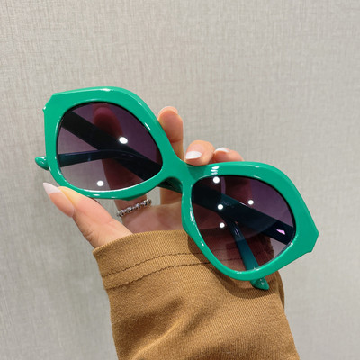 Naiste päikeseprillid mitmes värvitoonis