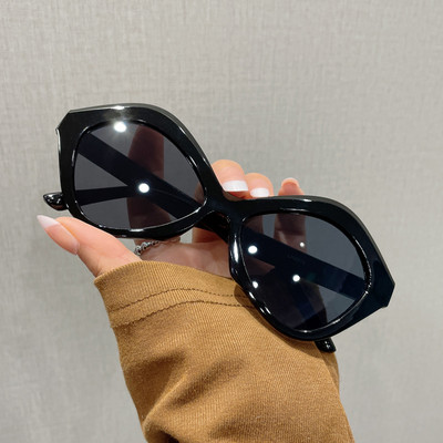 Naiste päikeseprillid mitmes värvitoonis