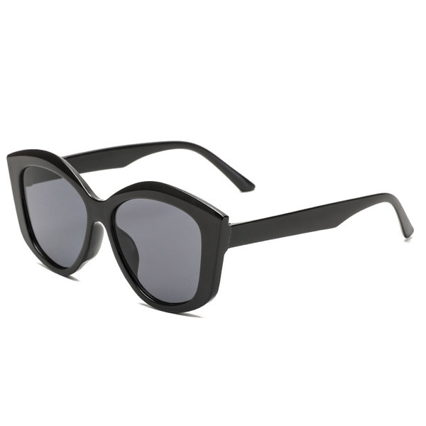 Uus UV-kaitsega päikeseprillide mudel mitmes värvitoonis