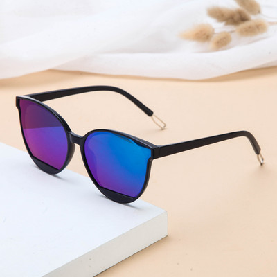 Naiste kaasaegsed UV-kaitse ja plastikraamiga prillid