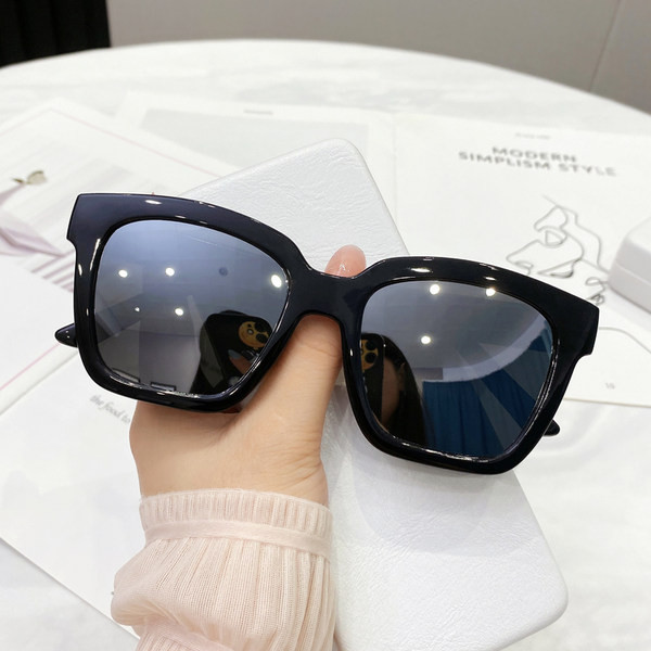 Kaasaegsed naiste prillid ruudu kujuga - mitut värvi