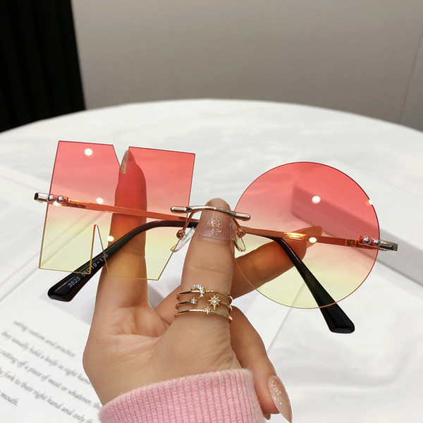 Γυναικεία γυαλιά με μη τυποποιημένο σχήμα