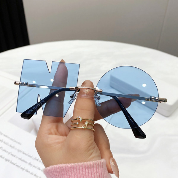 Γυναικεία γυαλιά με μη τυποποιημένο σχήμα