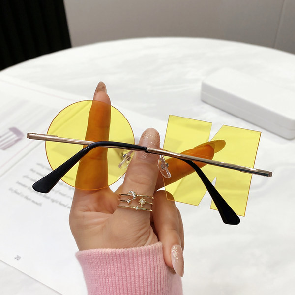 Γυναικεία γυαλιά με μη τυποποιημένο σχήμα