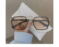 Τετράγωνα γυαλιά νέο μοντέλο για γυναίκες