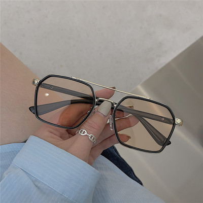 Τετράγωνα γυαλιά νέο μοντέλο για γυναίκες