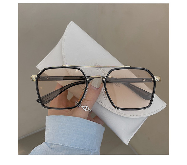 Τετράγωνα γυαλιά νέο μοντέλο για γυναίκες