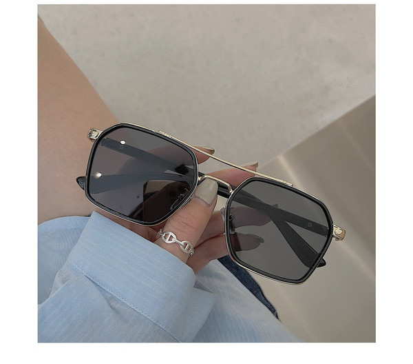 Τετράγωνα γυαλιά νέο μοντέλο για γυναίκες