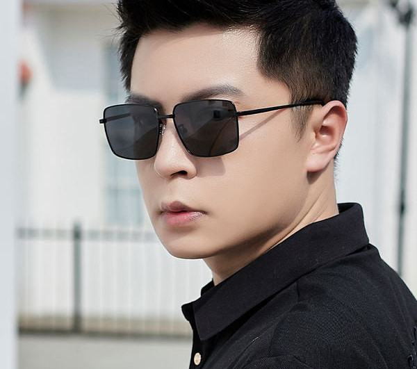 Vyriški kvadratiniai akiniai nuo saulės tinkantys vairavimui